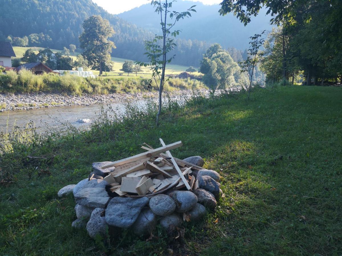 Kamp Na Otoku - Ljubno Ob Savinji Hotel Exterior foto